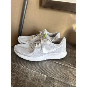 Nike Tanjun Prism White Mesh Floral Running Shoes Womens 9.5 Tropical 902865-100